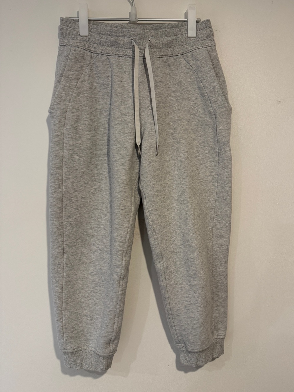 Lululemon Women’s Grey Sweatpants 3/4 length - Size 6